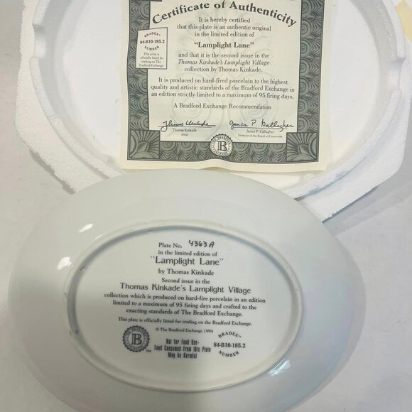 Thomas Kinkade Lamplight Village LAMPLIGHT LANE 8.75"x6.62" 4363A NEW~ oval - Picture 2 of 6